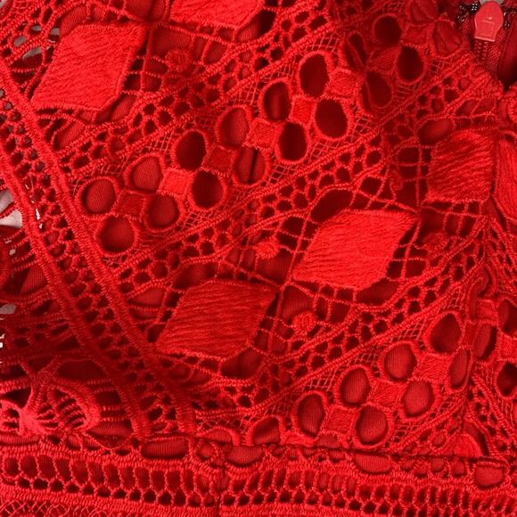 Lulu's women's size medium red lace dress first kiss v neck date wedding guest m - Picture 5 of 11